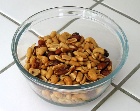 607px-Mixed_nuts_bowl