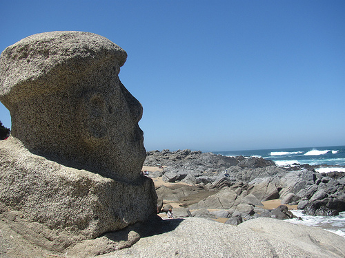 Scultura-raffigurante-Pablo-Neruda1