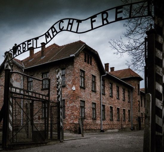 Auschwitz.jpg 2