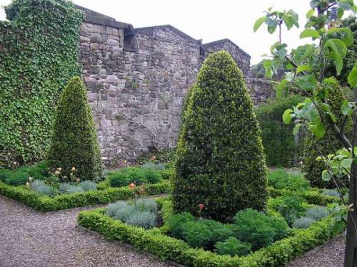 Royal Mile Gardens