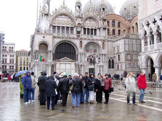 Sono circa 25 milioni i tirusti che ogni anno visitano Venezia