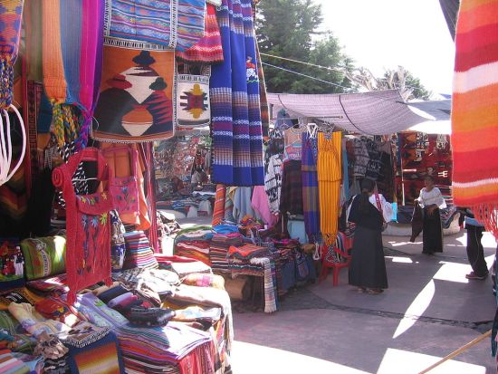 1024px-Otavalo_market