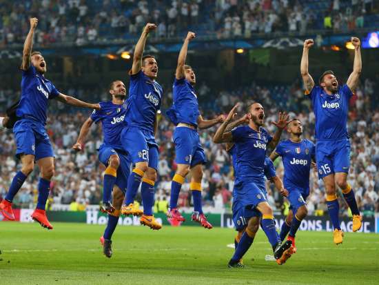 I giocatori juventini festeggiano l'accesso alla finalissima di Berlino