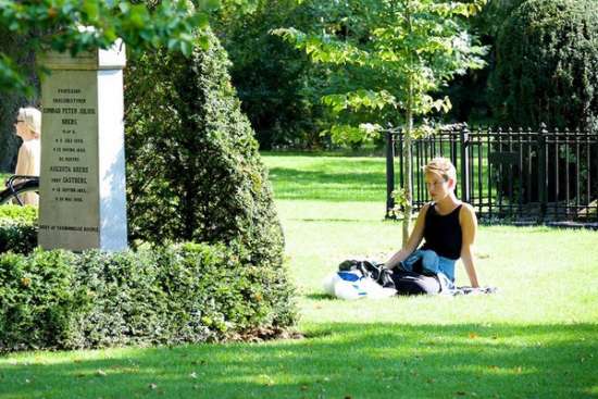 Assistens