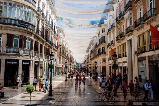 1024px-Calle_Marqués_de_Larios_under_cover_of_tents._Málaga,_Andalusia,_Spain,_Southeastern_Europe