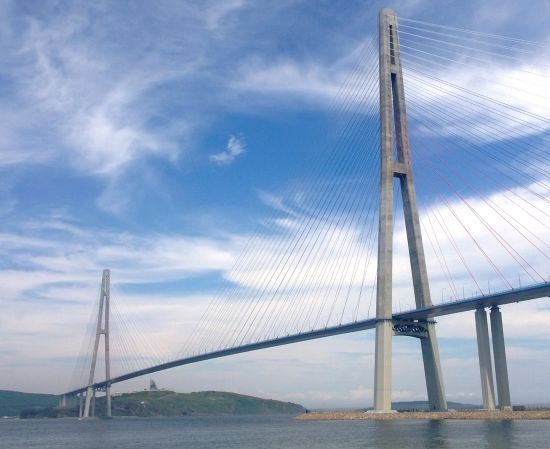 Il ponte dell'isola Russkij