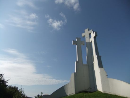Monumento-tres-cruces