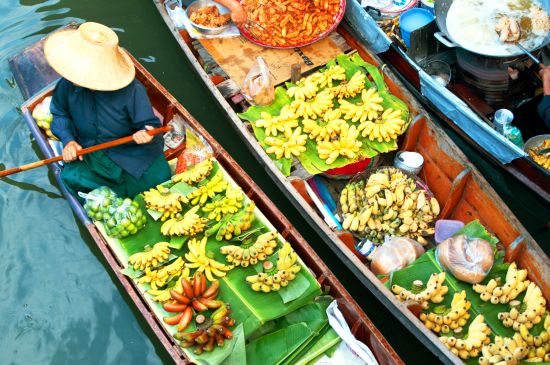 Damnoen Saduak Floating Market