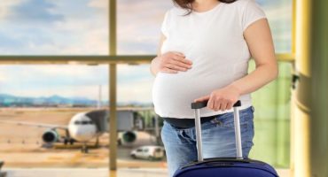 Volare durante la gravidanza: cosa bisogna sapere