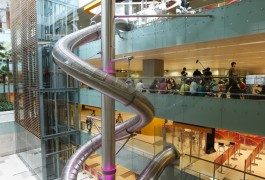 Giù per il tubo. Dove? A Singapore!