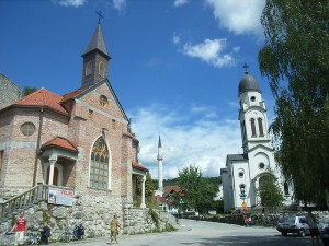 Bosanska Krupa: moschee, chiese cristiane ed ortodosse insieme