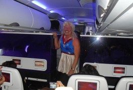Primo maggio: il fondatore di Virgin hostess per un giorno