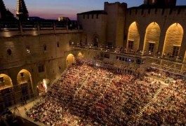 Avignone veste l’abito da sera per il Festival delle Arti
