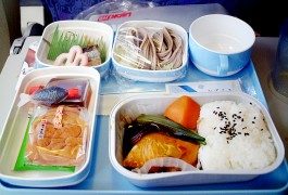 Compagnie aeree: la verità sul cibo a bordo