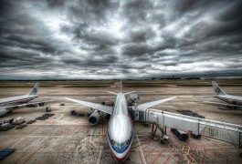 Deceduto passeggero American Airlines: è bufera