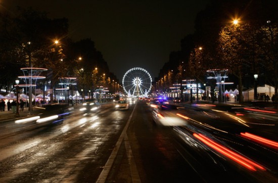 Champs Elysees di notte