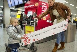 Cartellone di benvenuto fai da te all’aeroporto di Amsterdam!