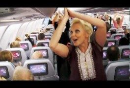 Le hostess Finnair ballano sulle note di Bollywood