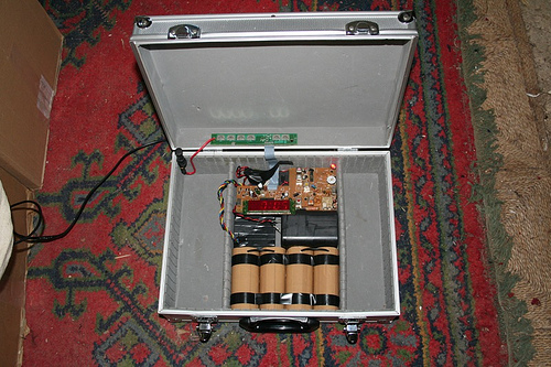 una bomba in valigia