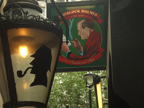 Insegna del Sherlock Holmes pub-restaurant
