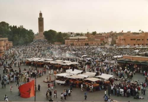 Piazza Jami el-Fna di giorno