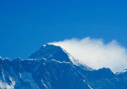 Everest - nuove tariffe per scalare il tetto del mondo (1)
