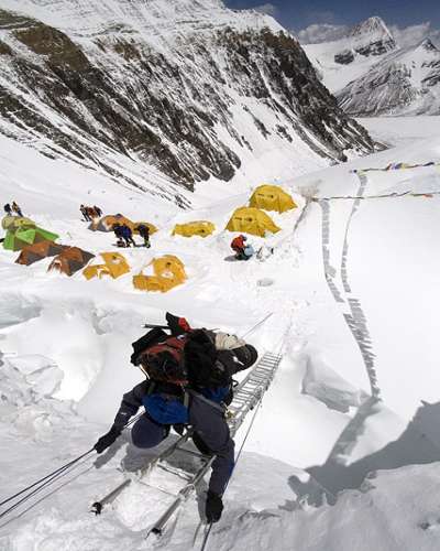 Everest - nuove tariffe per scalare il tetto del mondo (3)