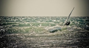 Windsurf e kitesurf: le migliori spiagge in Italia e all’estero