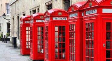 Le cabine telefoniche di Londra diventano verdi