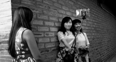 La Corea del Sud dichiara guerra ai bastoni per i selfie