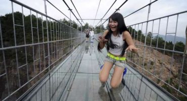 Glass Bridge, il nuovo ponte di vetro sospeso nel vuoto