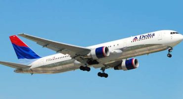 Delta: una aereo rosa contro il tumore al seno