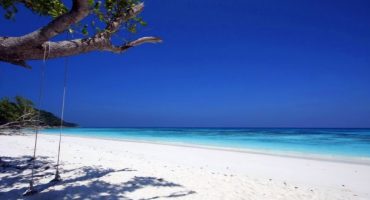 La Tailandia chiuderà al turismo l’isola di Koh Tachai