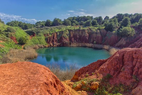 Lago della cava di bauxite
