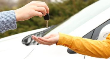 Come noleggiare un’auto senza carta di credito