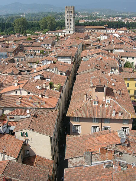 Via Fillungo e Torre dell'Orologio